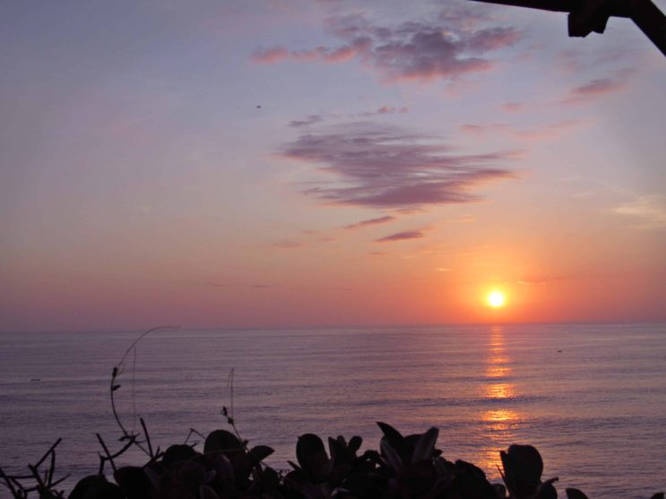 Read more about the article Sunset in Uluwatu, Which Bar is Best?