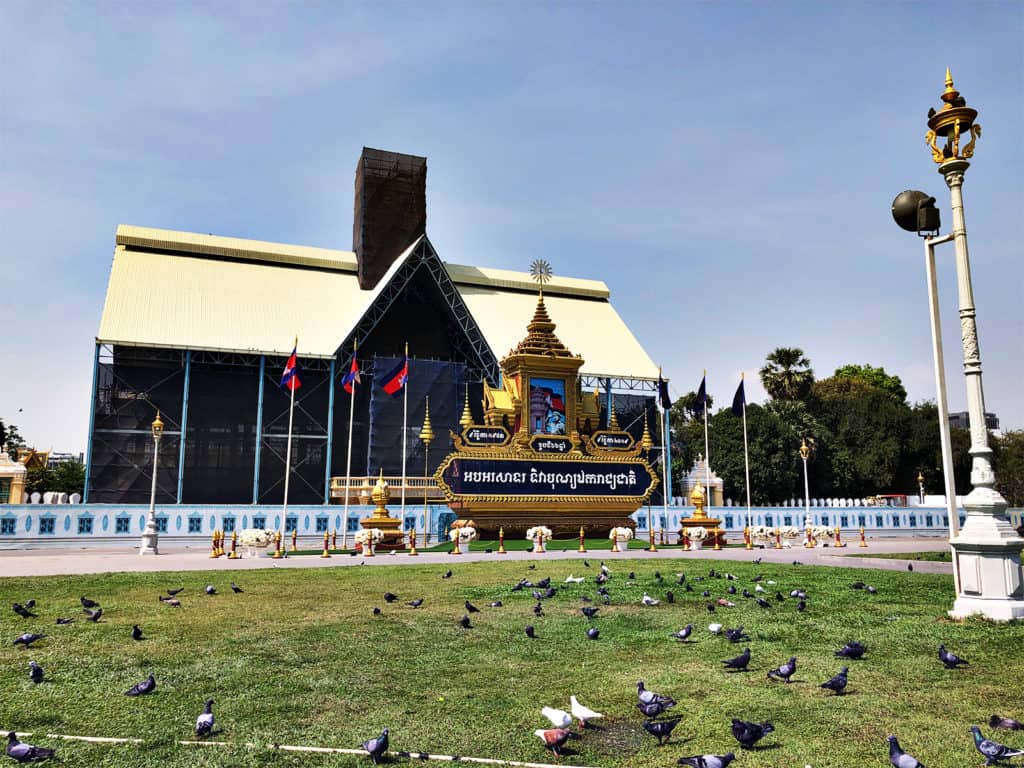 things to do in Phnom Penh city
Palace entrance