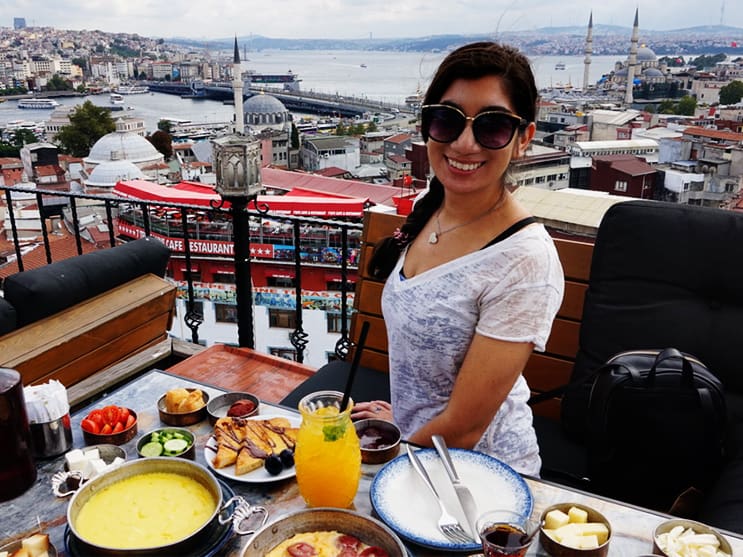 Turkish breakfast in Eminönü 