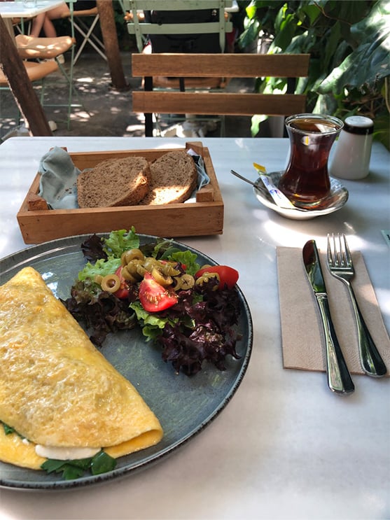 Village Kadikoy cafe omelet breakfast