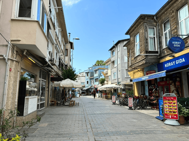 streets and shops on Heybeliada